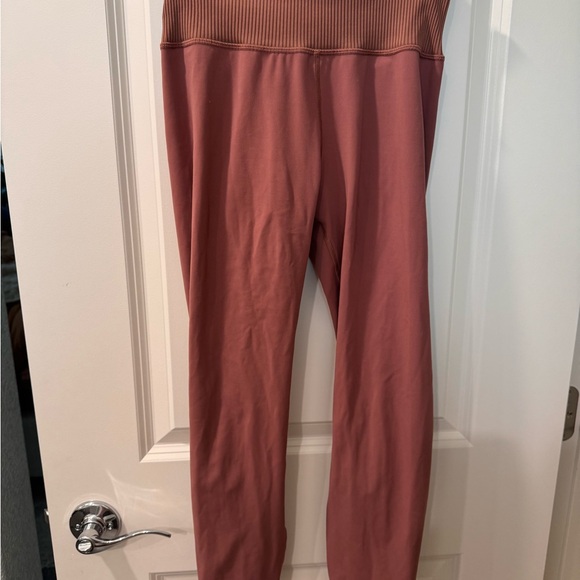 Vuori Pants - Vuori Women's Leggings in Rust